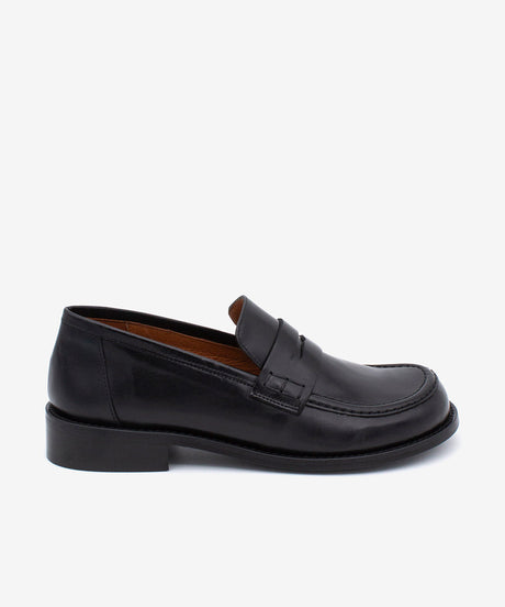 LOUISA - Mocasín de puntera redonda con tacón bajo de piel lisa semibrillante - Zapatos Negros - Zapatos de mujer Ángel Alarcón - Women Shoes 2026