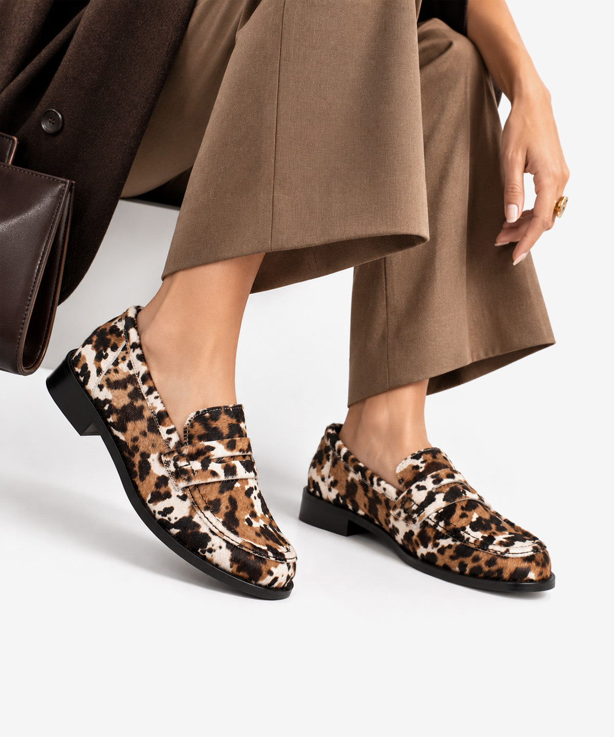 LOUISA - Mocasín de mujer cómodo en pelo poni print vaca - Zapatos Negros - Zapatos de mujer Ángel Alarcón - Women Shoes 2026