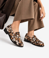 LOUISA - Mocasín de mujer cómodo en pelo poni print vaca - Zapatos Negros - Zapatos de mujer Ángel Alarcón - Women Shoes 2026