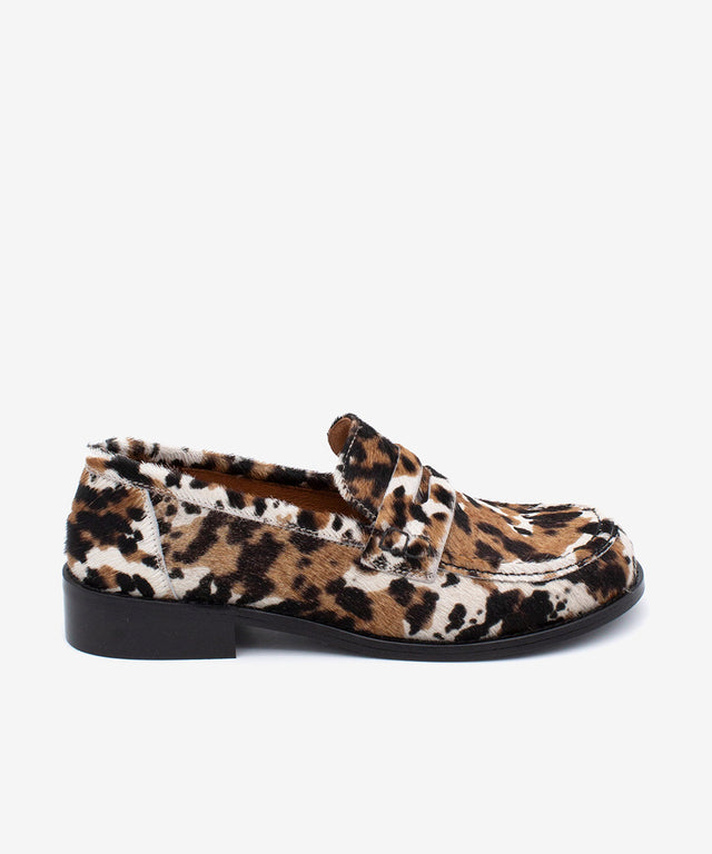 LOUISA - Mocasín de mujer cómodo en pelo poni print vaca - Zapatos Negros - Zapatos de mujer Ángel Alarcón - Women Shoes 2026