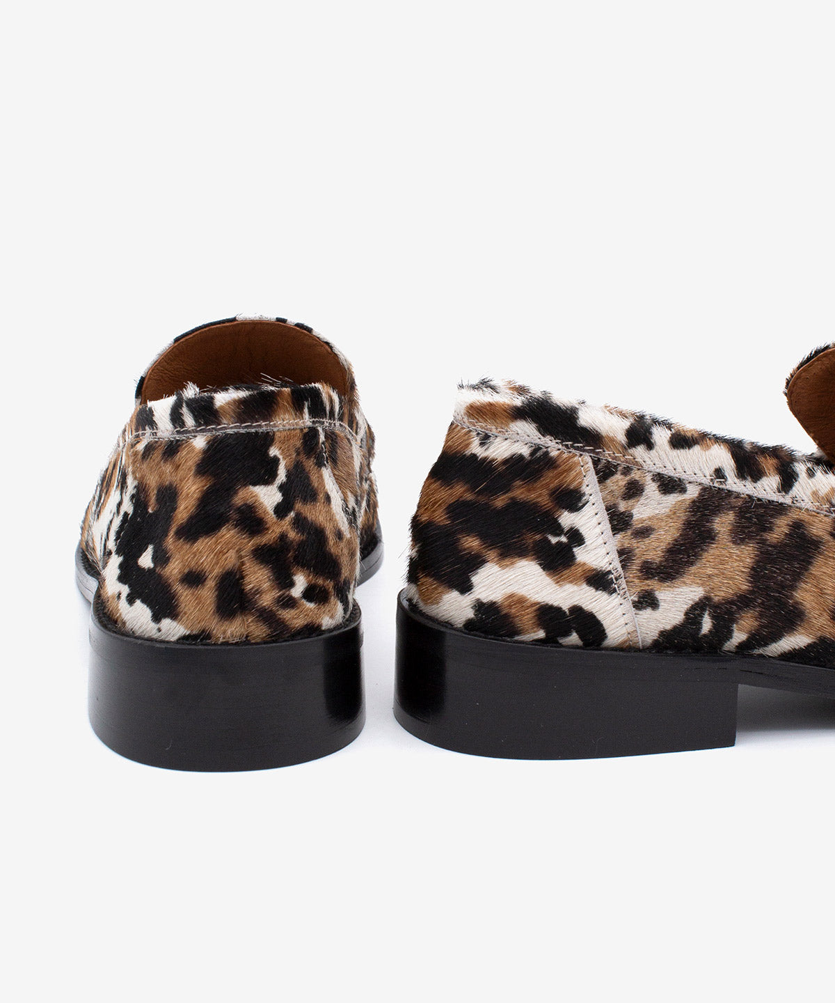LOUISA - Mocasín de mujer cómodo en pelo poni print vaca - Zapatos Negros - Zapatos de mujer Ángel Alarcón - Women Shoes 2026