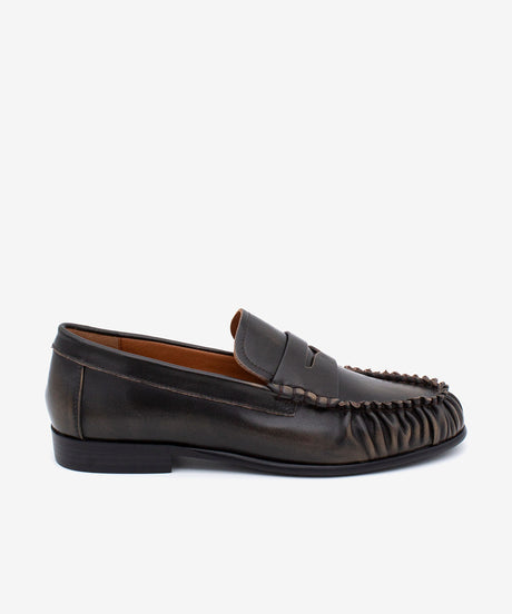 DAPHNE - Mocasín con corte fruncido y suela rubber de piel cepillada - Zapatos m. oscuro - Zapatos de mujer Ángel Alarcón - Women Shoes 2026