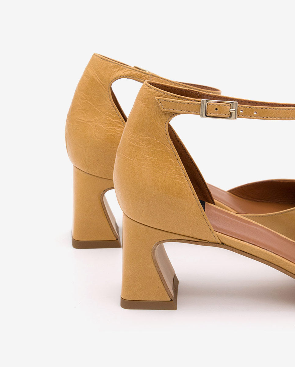 DAIMEE – Zapato de pala y talón con pulsera al tobillo y tacón de piel texturizada – Talla 36 – Ángel Alarcón