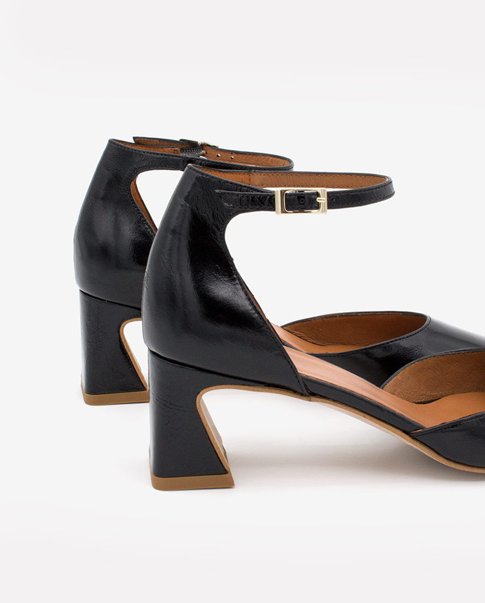 DAIMEE – Zapato de pala y talón con pulsera al tobillo y tacón de piel texturizada – negro – Talla 37 – Ángel Alarcón