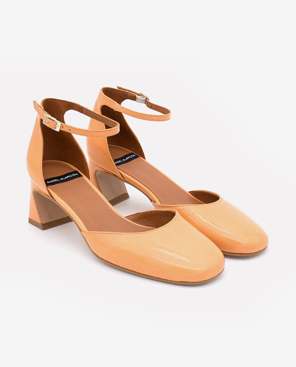 DAIMEE – Zapato de pala y talón con pulsera al tobillo y tacón de piel texturizada – Talla 38 – Ángel Alarcón