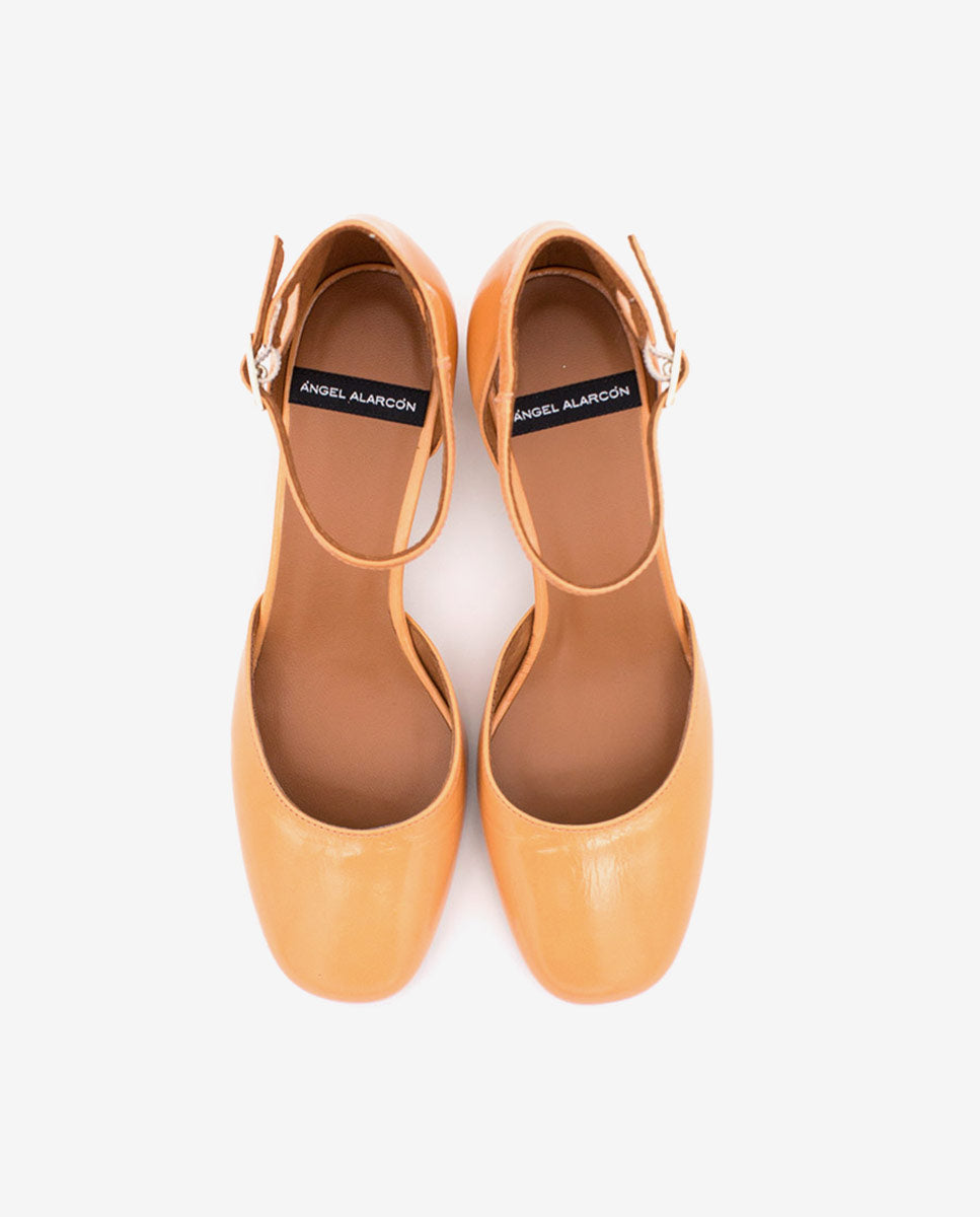 DAIMEE – Zapato de pala y talón con pulsera al tobillo y tacón de piel texturizada – Talla 38 – Ángel Alarcón