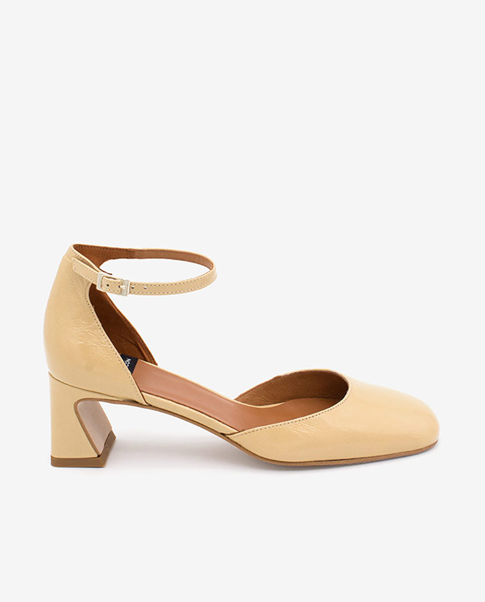 DAIMEE – Zapato de pala y talón con pulsera al tobillo y tacón de piel texturizada – Talla 39 – Ángel Alarcón