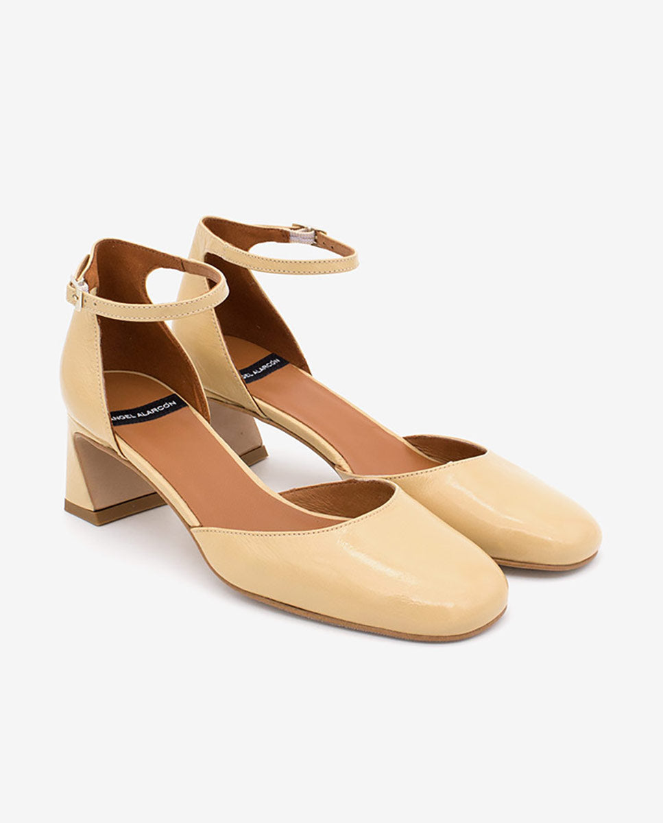 DAIMEE – Zapato de pala y talón con pulsera al tobillo y tacón de piel texturizada – Talla 39 – Ángel Alarcón