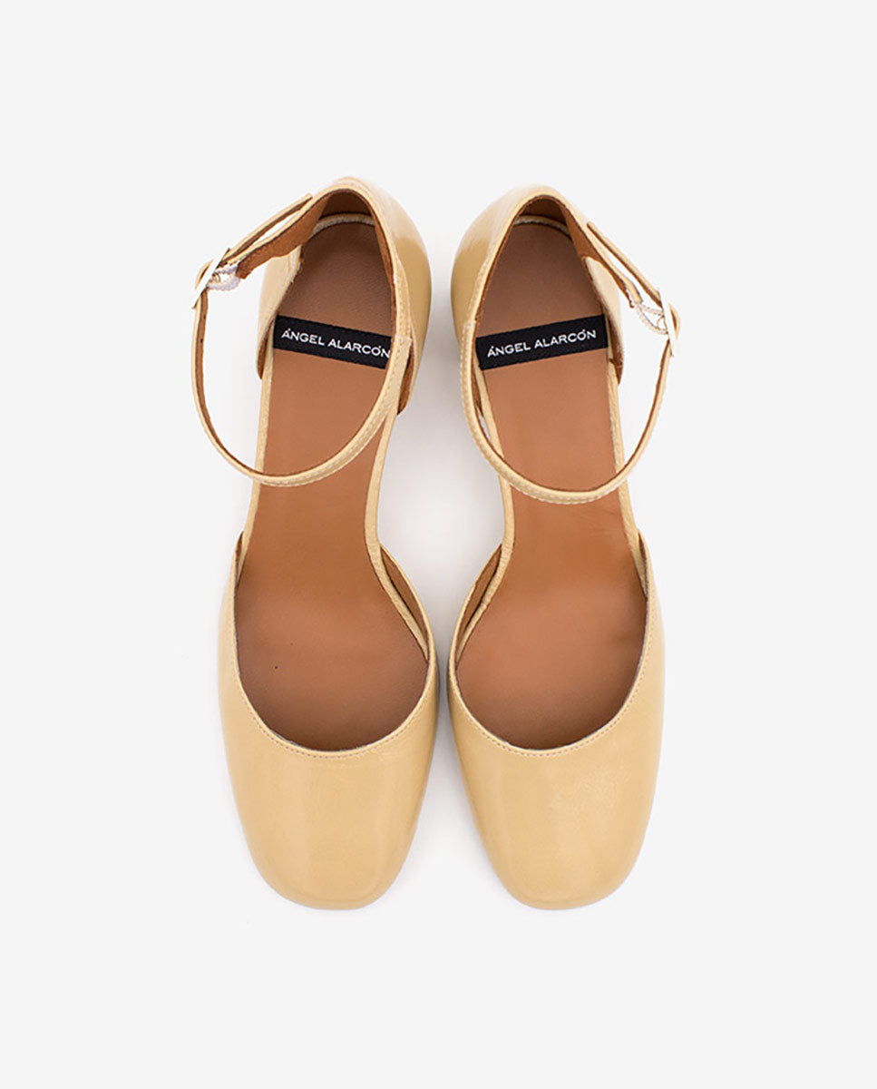 DAIMEE – Zapato de pala y talón con pulsera al tobillo y tacón de piel texturizada – Talla 39 – Ángel Alarcón