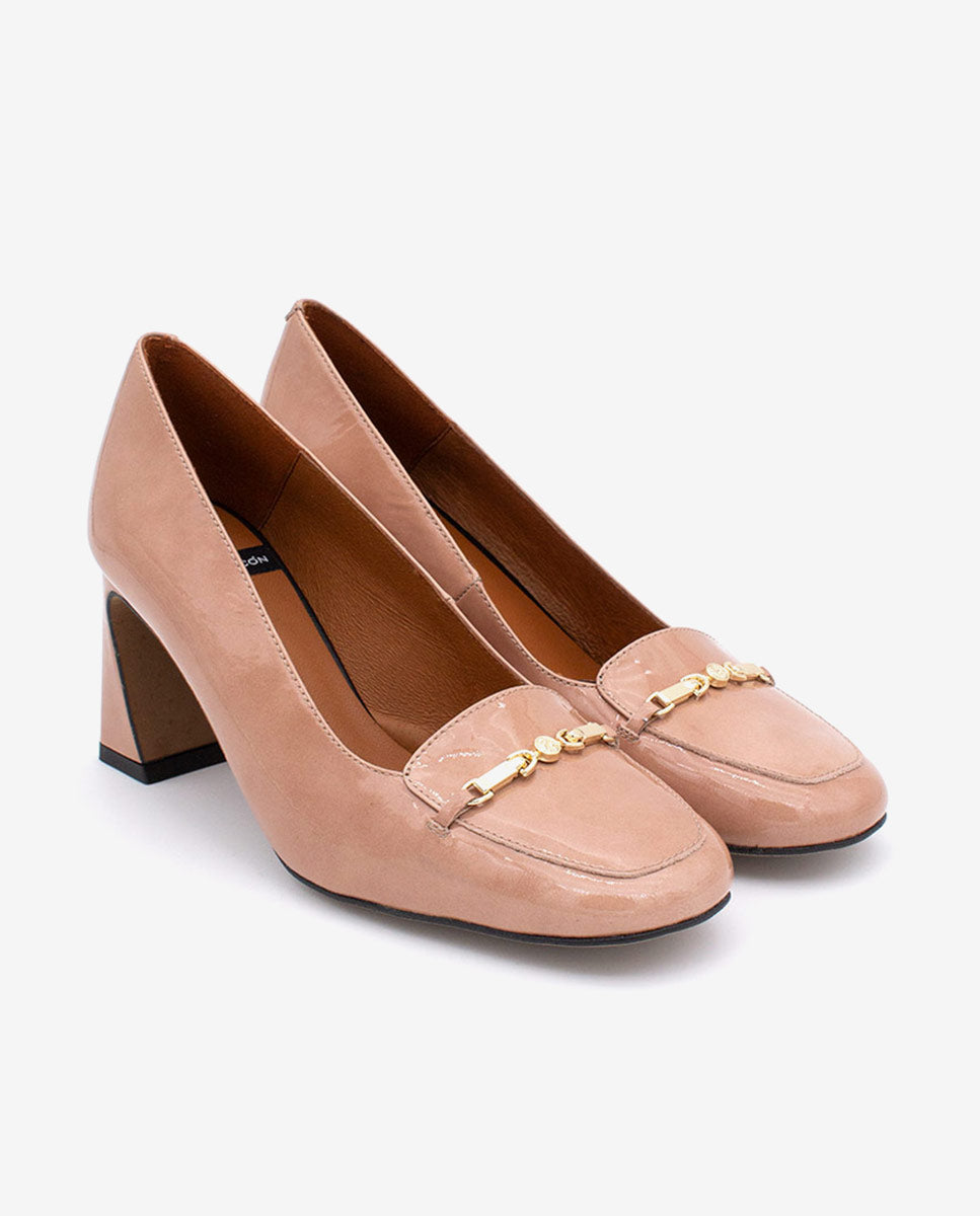 JALCA – Salón de piel acharolada con tacón y adorno dorado – Talla 39 – Ángel Alarcón