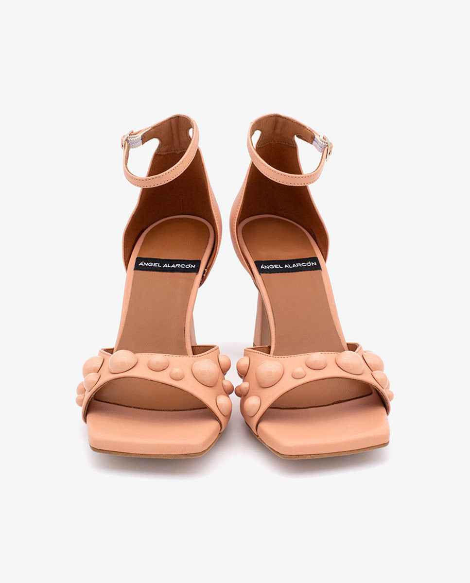 MARGAUX – Sandalia con pulsera y pala adornada con semiesferas en piel – Talla 38 – Ángel Alarcón