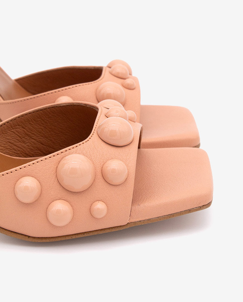 MARGAUX – Sandalia con pulsera y pala adornada con semiesferas en piel – Talla 38 – Ángel Alarcón