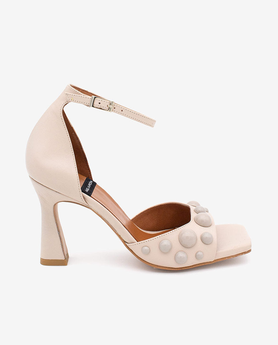 MARGAUX – Sandalia con pulsera y pala adornada con semiesferas en piel – Talla 38 – Ángel Alarcón