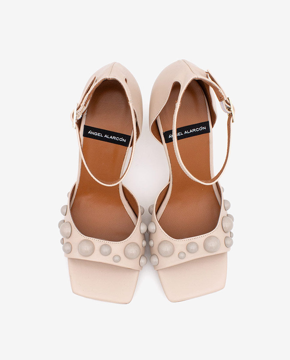 MARGAUX – Sandalia con pulsera y pala adornada con semiesferas en piel – Talla 39 – Ángel Alarcón