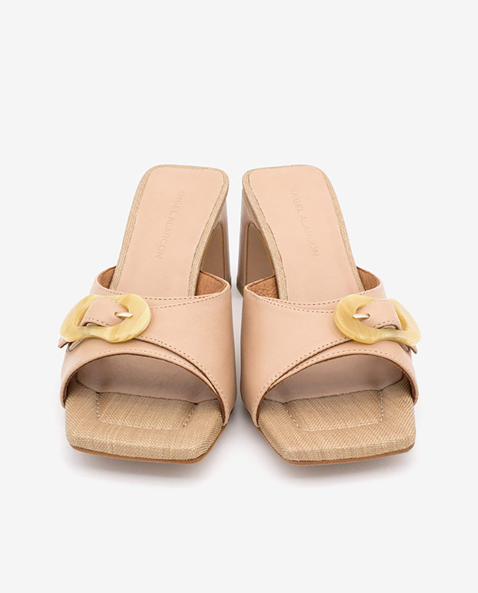 JELKE – Mule de piel con hebilla carey y tacón ancho – camel – Talla 38 – Ángel Alarcón