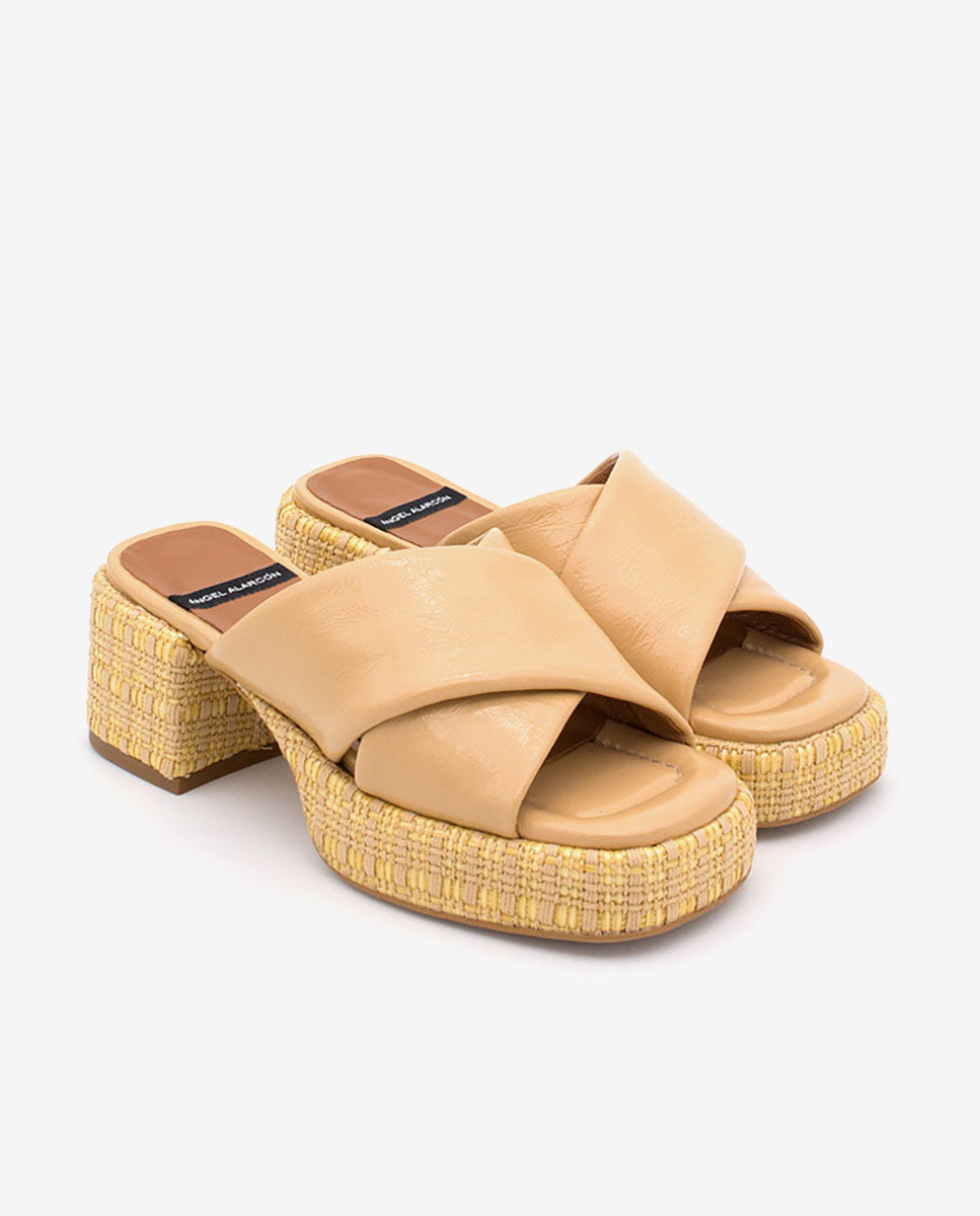 MUSES – Mule de piel con pala cruzada y plataforma de rafia – Talla 37 – Ángel Alarcón
