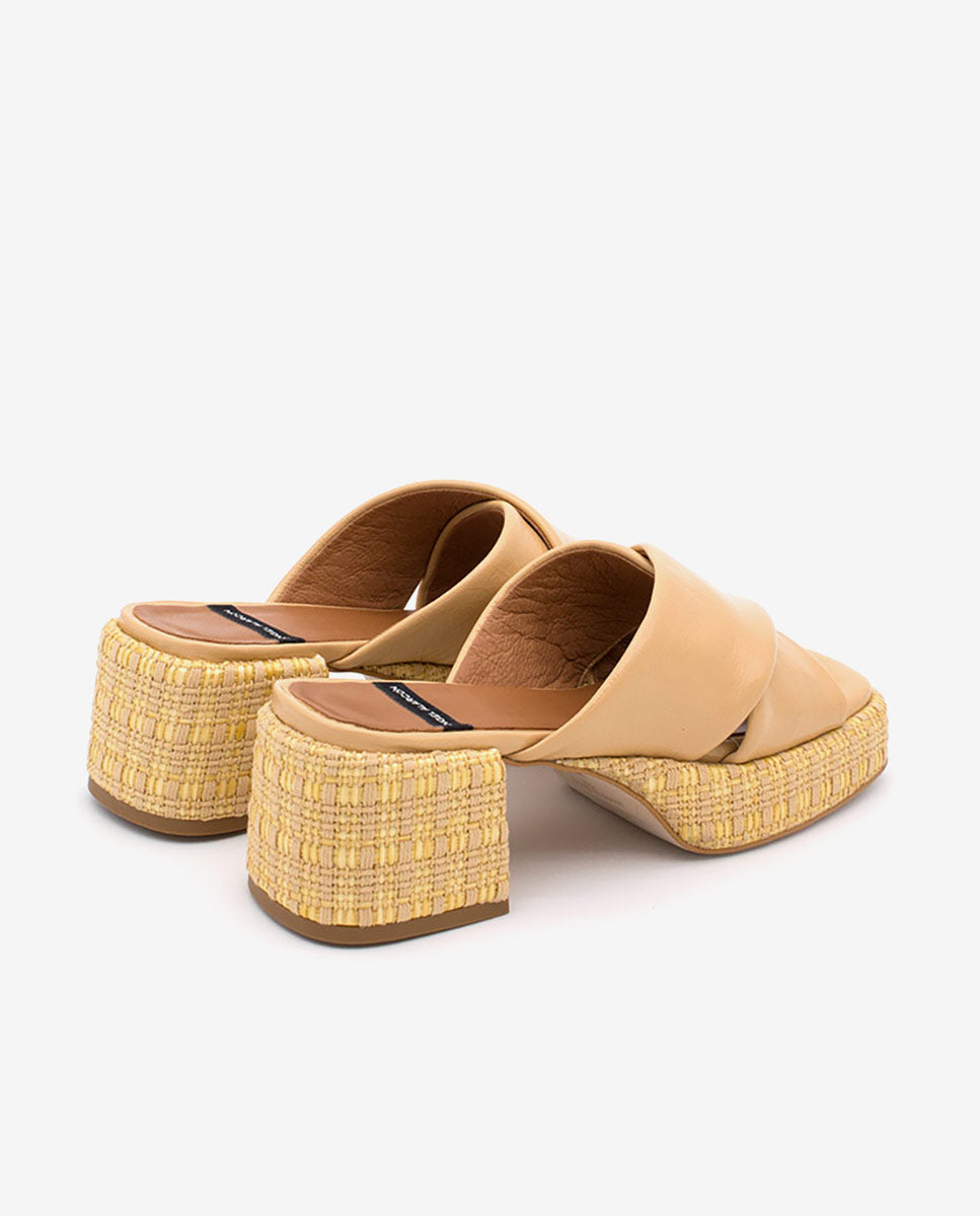 MUSES – Mule de piel con pala cruzada y plataforma de rafia – Talla 38 – Ángel Alarcón