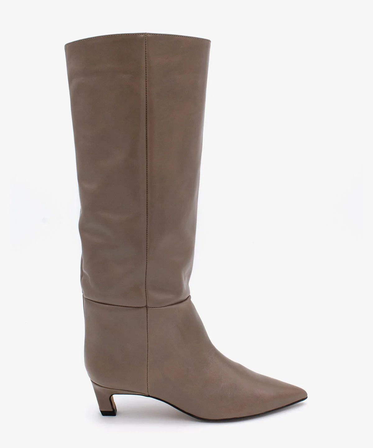 Las botas altas que son máxima tendencia este otoño 2026 de la firma española de calzado Ángel Alarcón