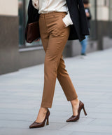 Mujer con estiletos piel print