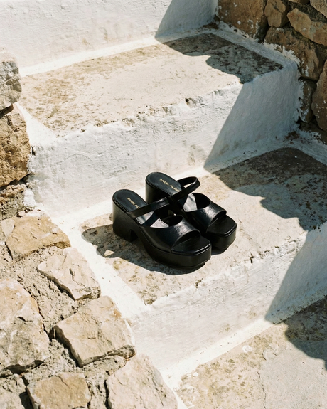 NICOLETTA – Mule à plateforme en wedge avec empeigne double en cuir texturé